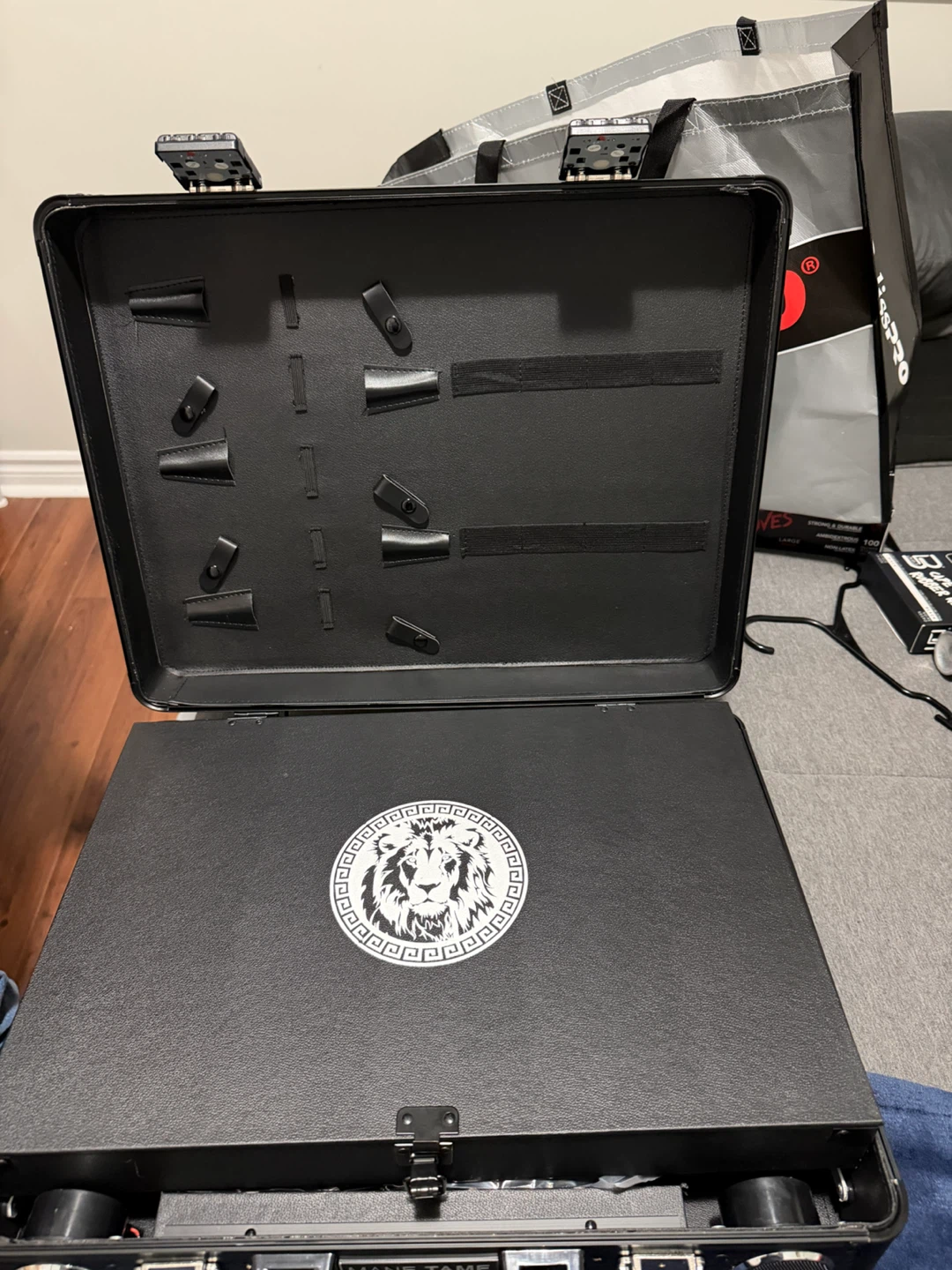 Barber case with Bluetooth negotiable - photo 2