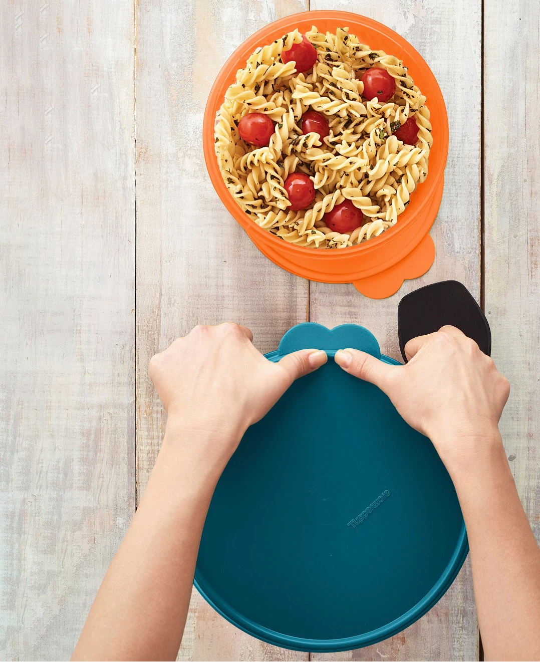 Tupperware Nesting Bowls with Lids - photo 2