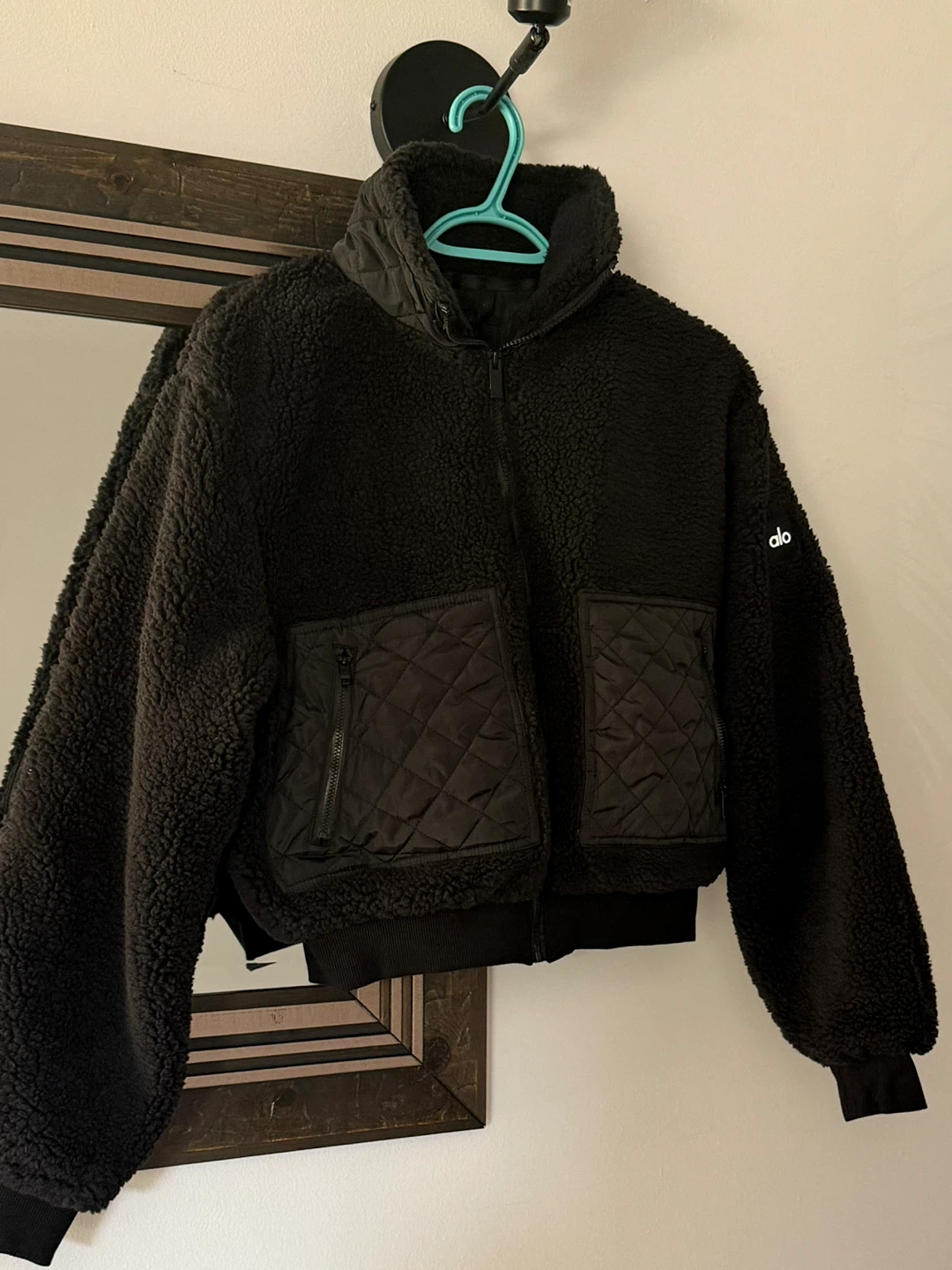 Alo Yoga Sherpa Jacket Black size Medium Bland new with tag - photo 2