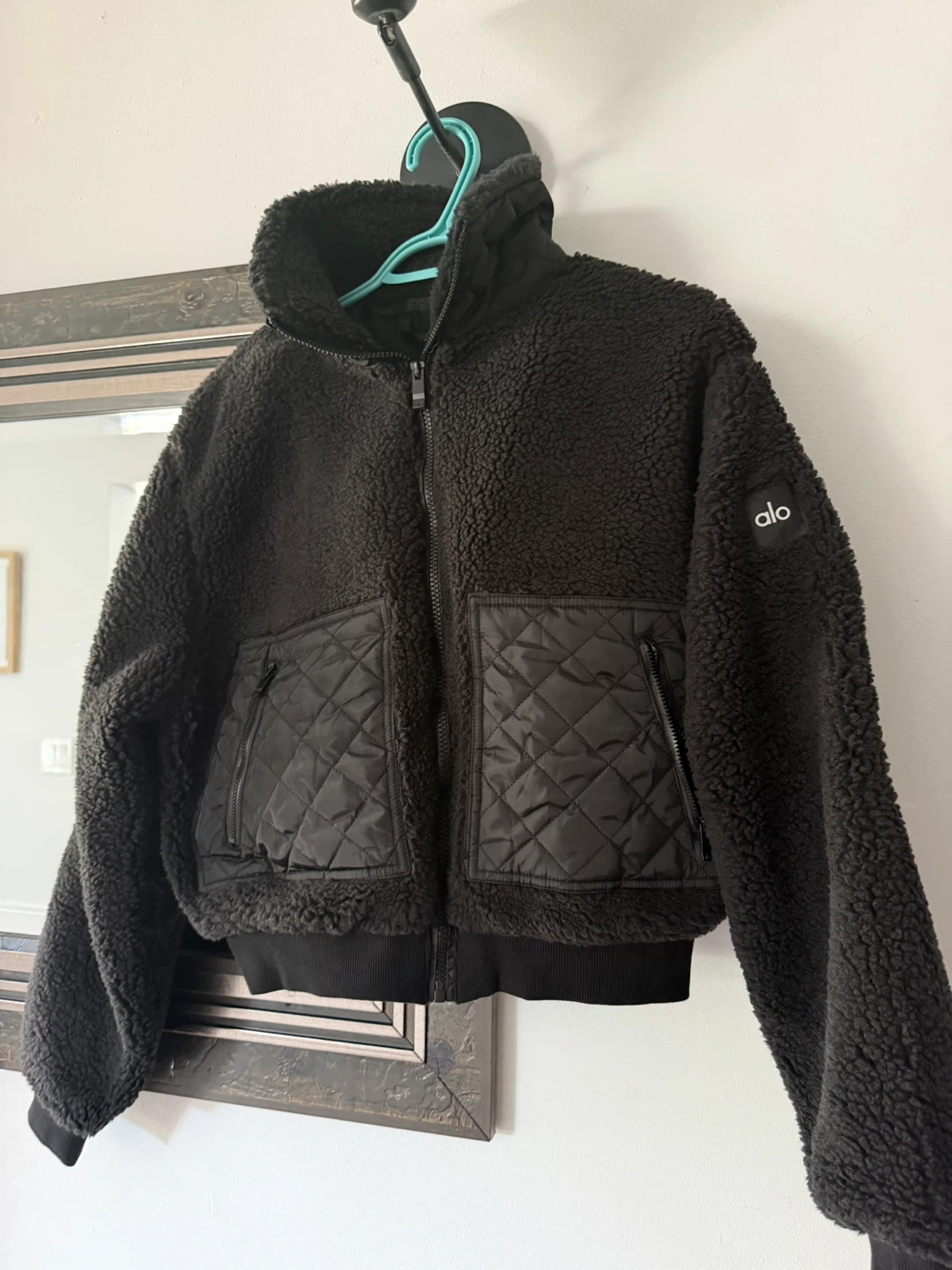 Alo Yoga Sherpa Jacket Black size Medium Bland new with tag - photo 3