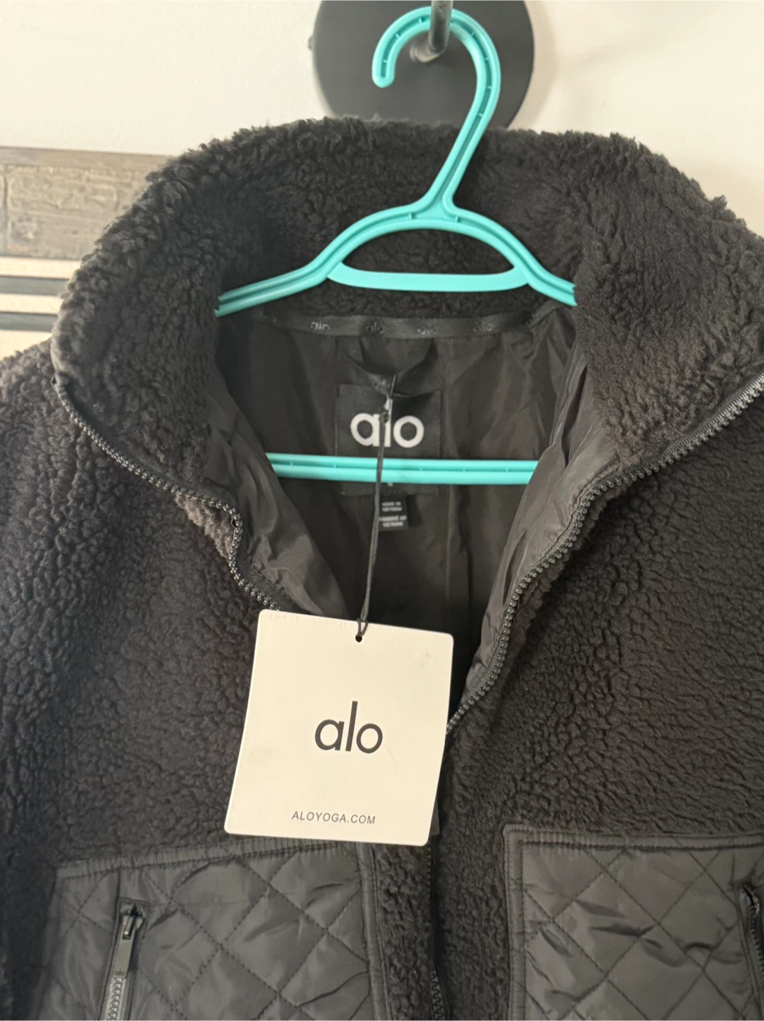 Alo Yoga Sherpa Jacket Black size Medium Bland new with tag - photo 4
