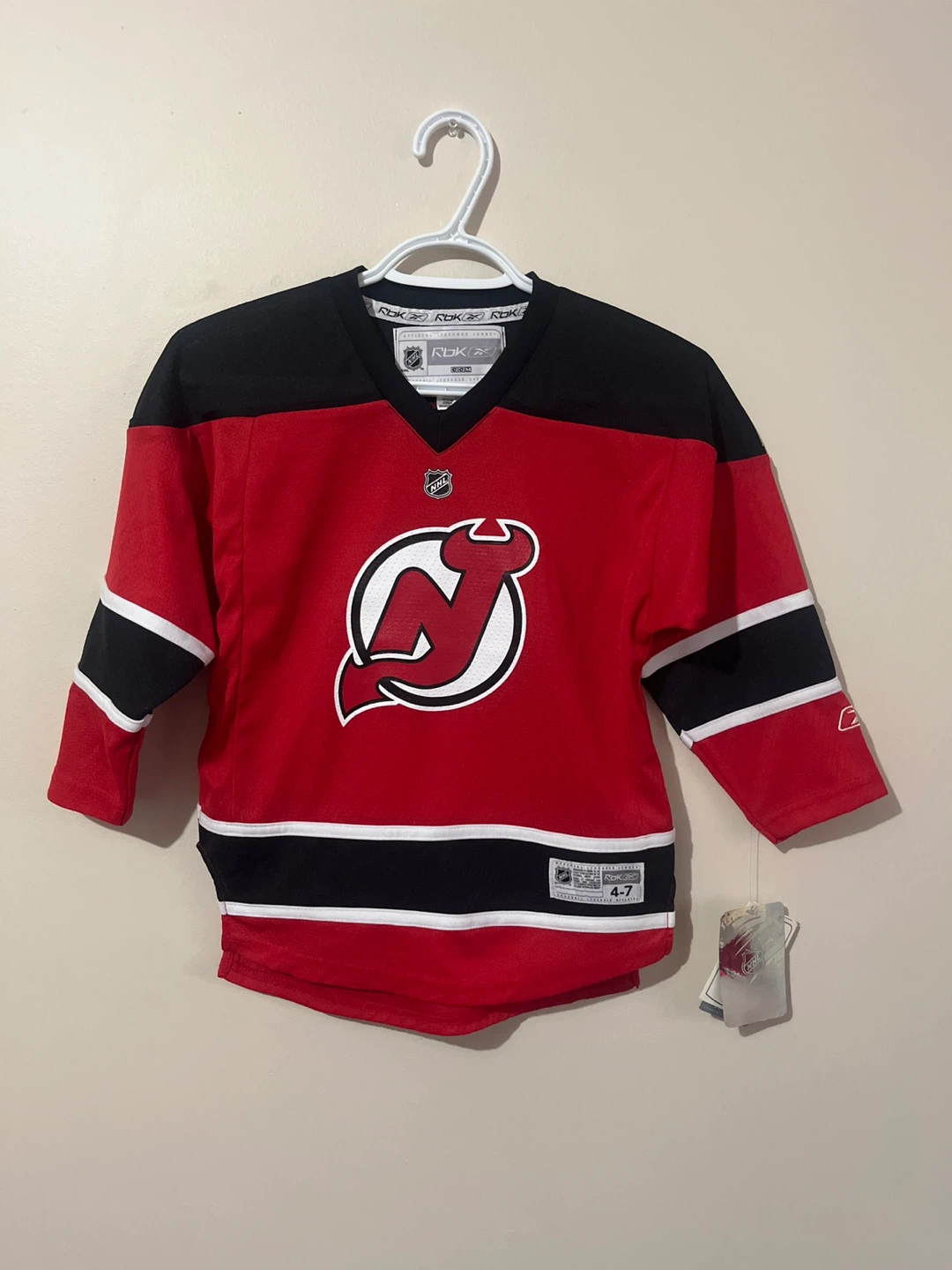 NWT New Jersey Devils Youth Jersey Size 4-7 - Great Gift!