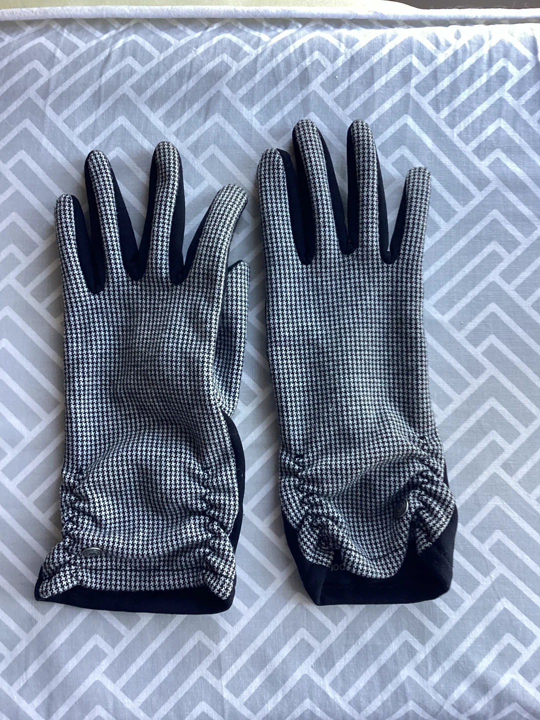 LADIES GLOVES
