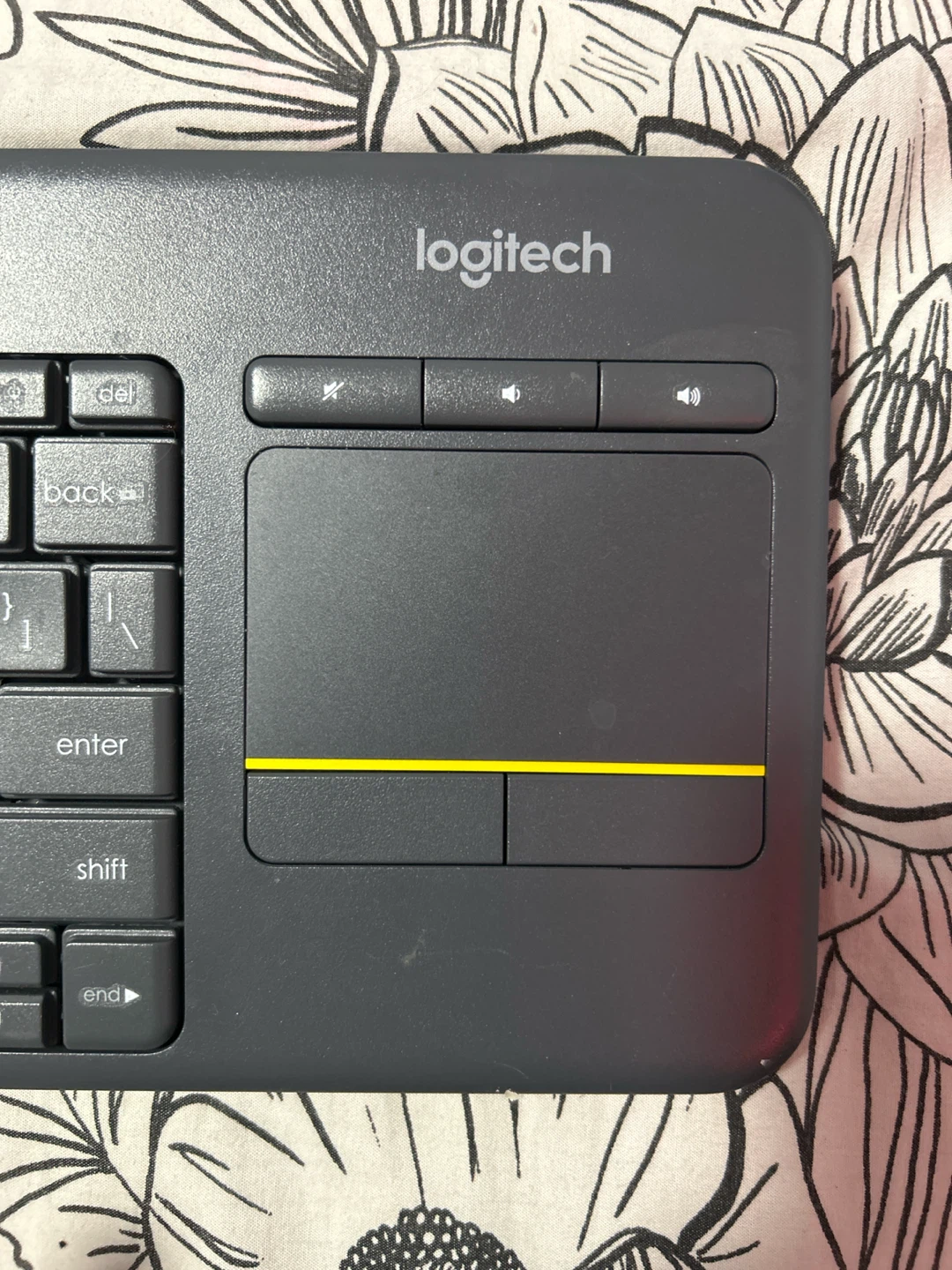 Logitech K400+ Wireless Keyboard with Touchpad - photo 2