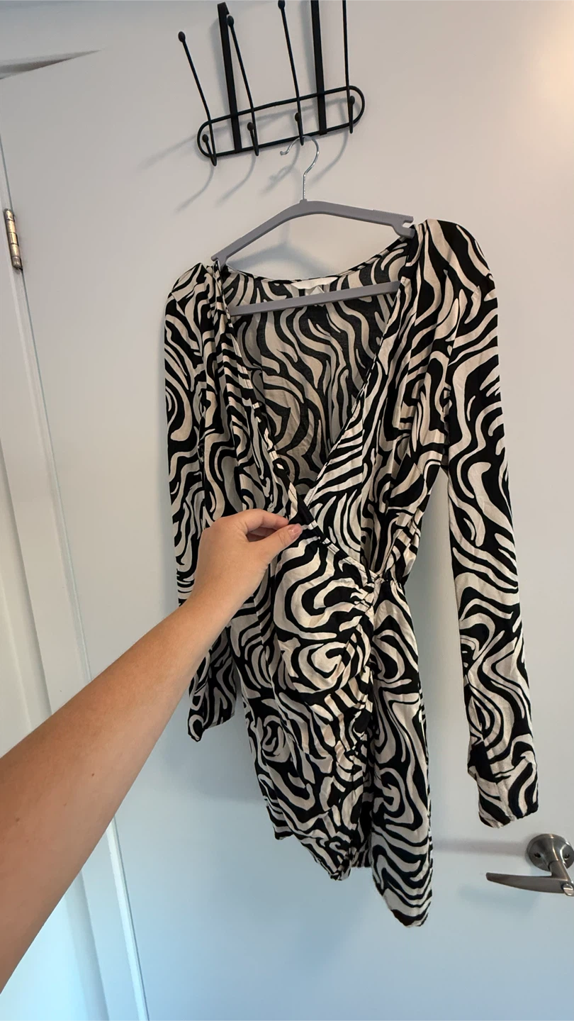H&M Black and White Zebra Dress - photo 4