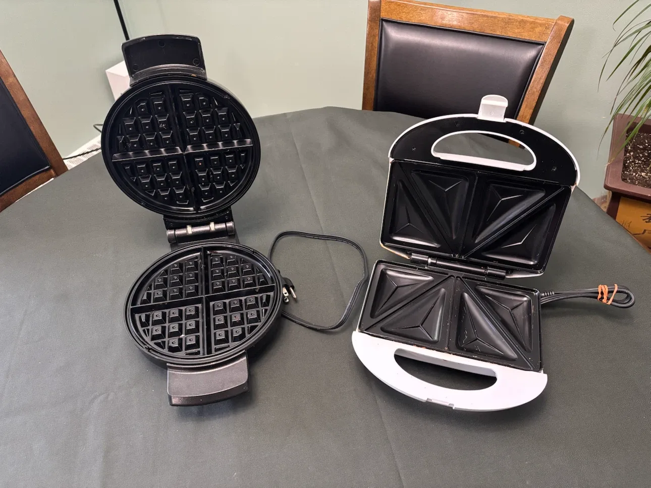 Black+Decker Waffle Maker and Betty Crocker Sandwich Maker - photo 2