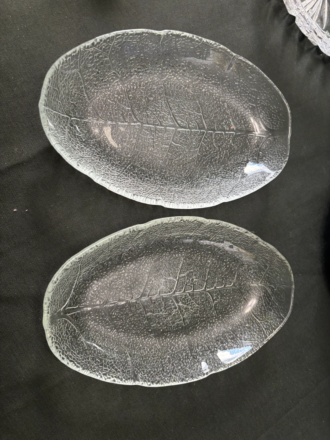 Set of 2 Glass Leaf Serving Dishes