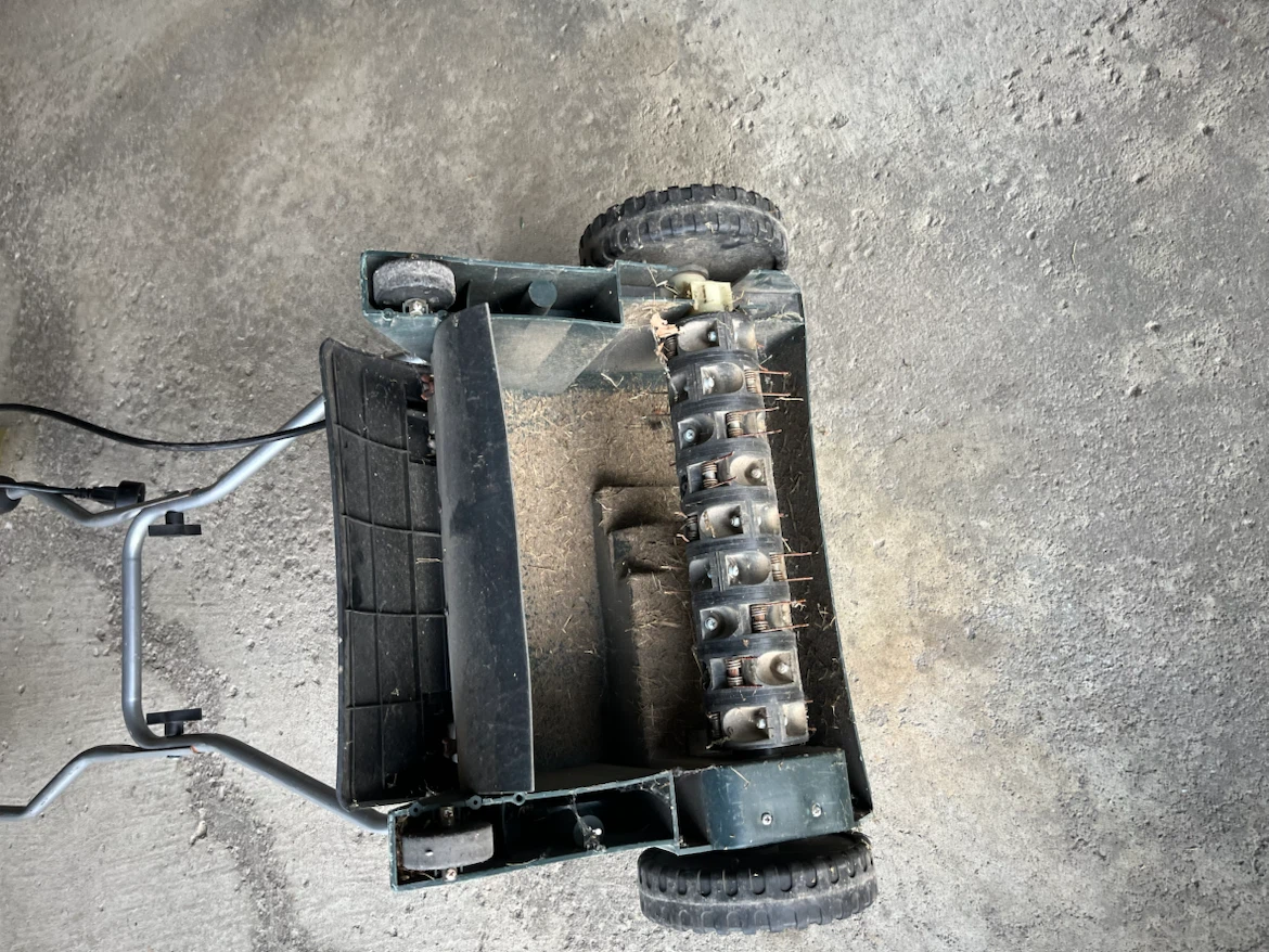 Yardworks Electric Dethatcher - photo 2