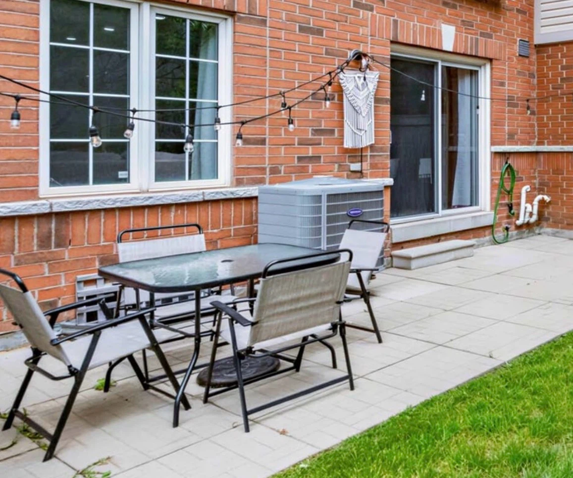 Backyard table, 4 chairs ,  umbrella and stand
