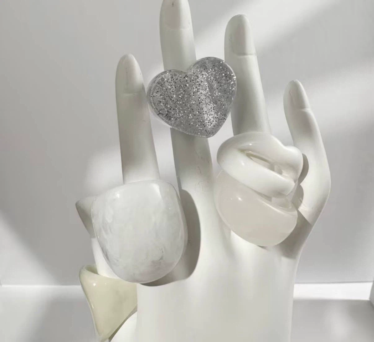 White & Glitter Ring Set, 5 Rings - photo 3