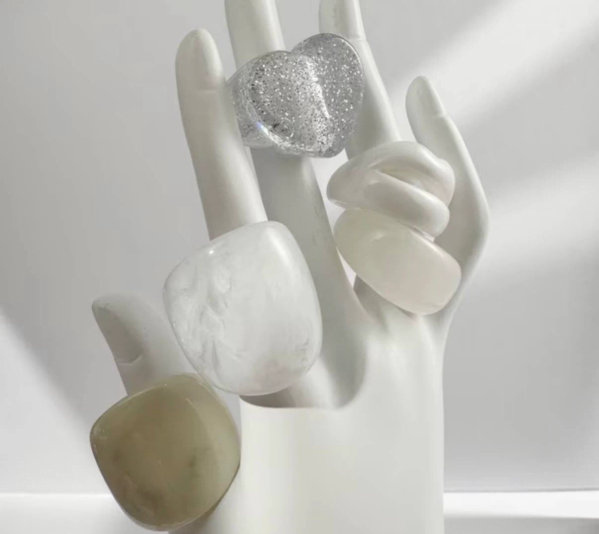White & Glitter Ring Set, 5 Rings - photo 5