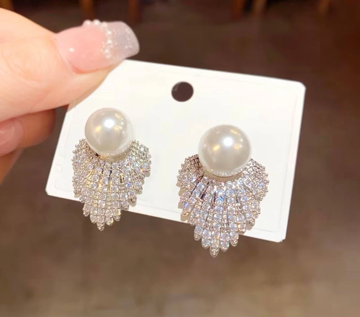 Silver-Toned Pearl-Look Leaf Earrings - photo 3