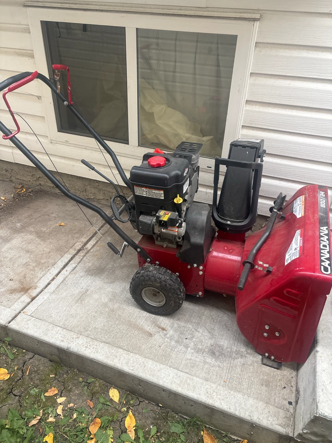 Canadiana 800/24 Snowblower