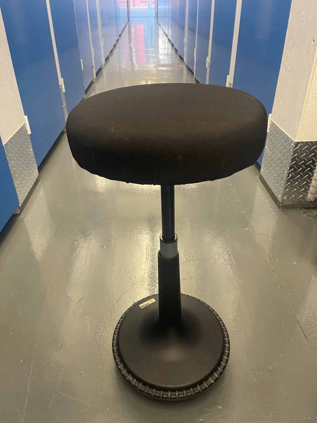 Swivel bar stool