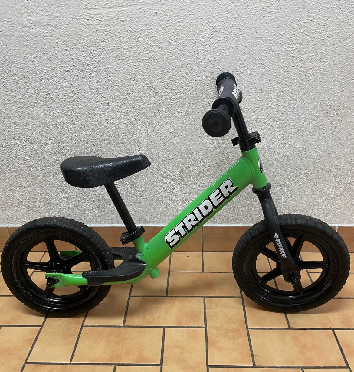 Strider Sport balance bike - green