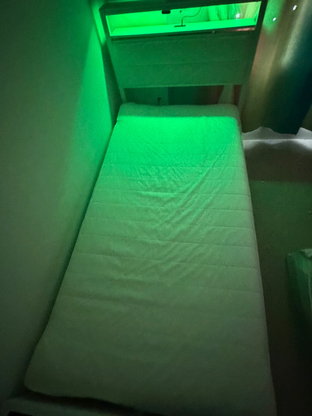 Single bed frame with integrated USB charging - photo 2