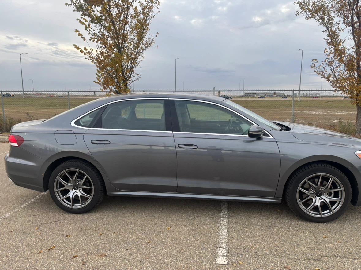 2021 Volkswagen Passat Sedan - photo 2