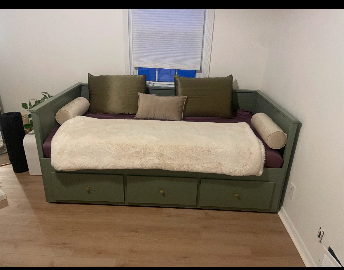 Green Daybed with Three Storage Drawers