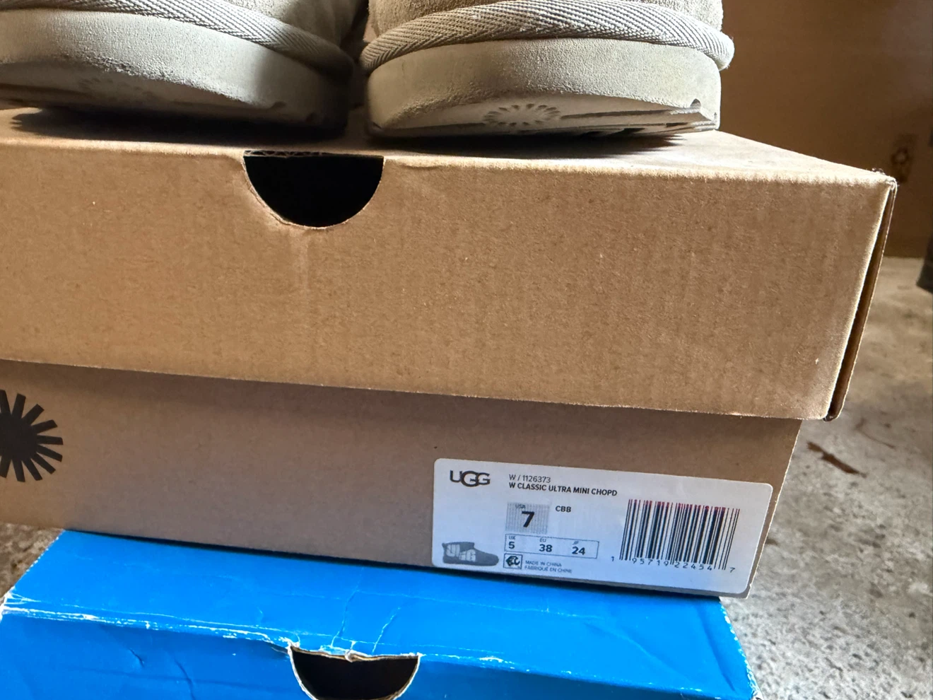 UGG Classic Ultra Mini Boots women size 7 - photo 3