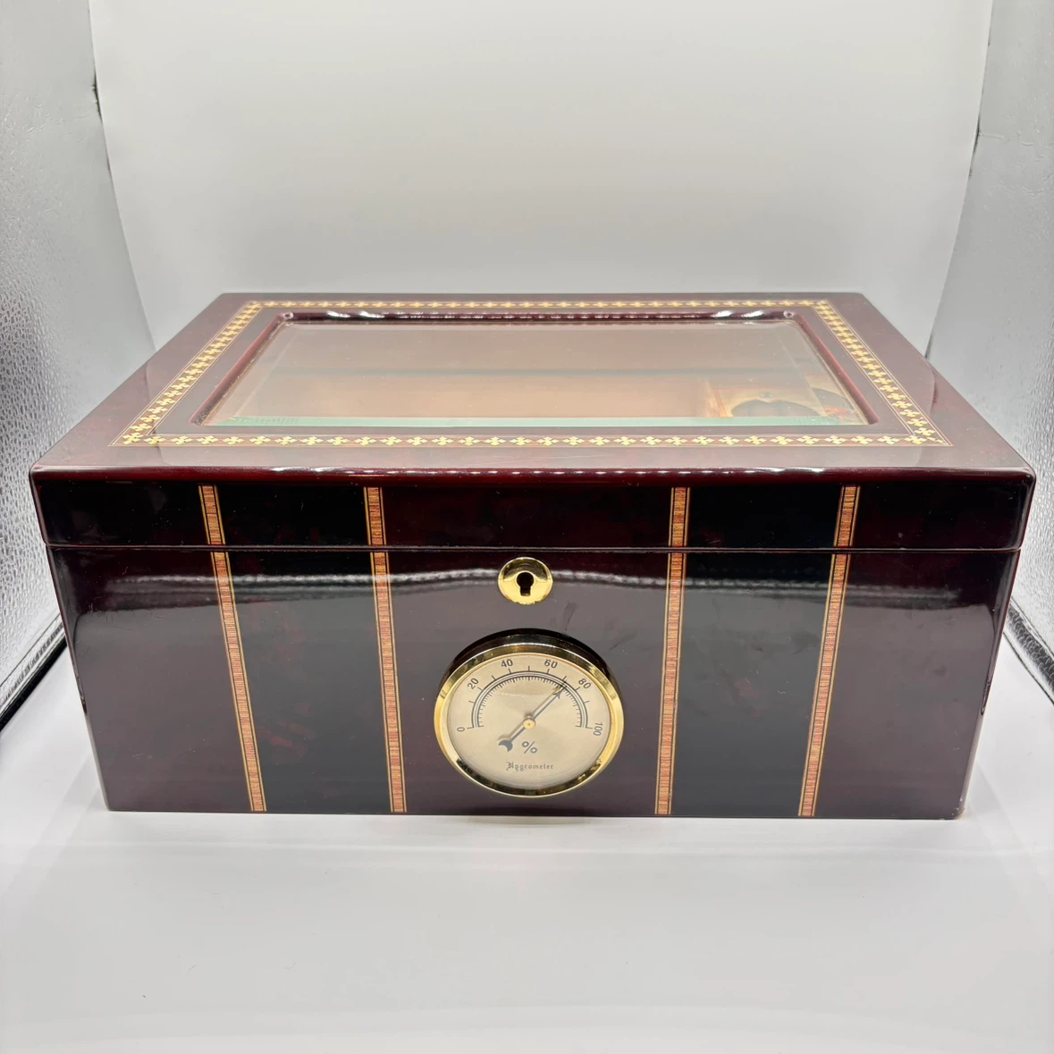 Supreme "El Presidente" Wooden Cigar Humidor with Hygrometer