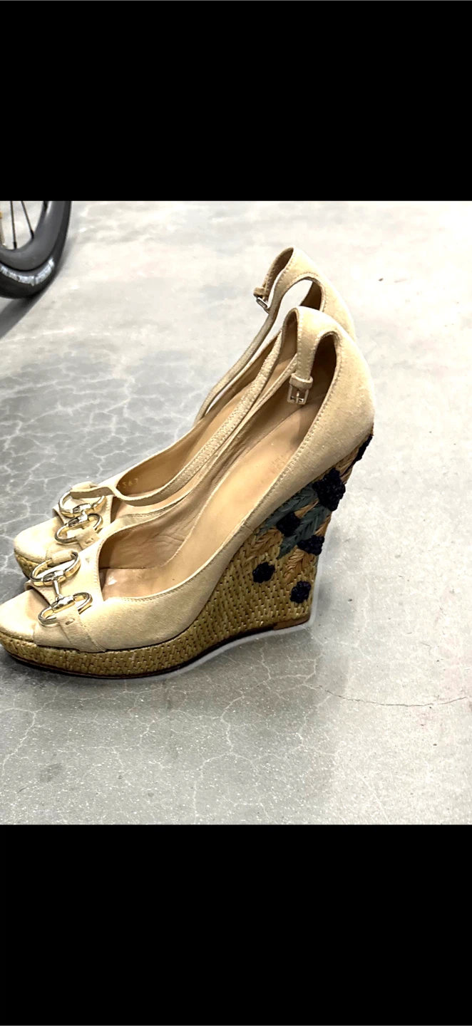 Gucci Beige Suede Horsebit Wedge Sandals - photo 2