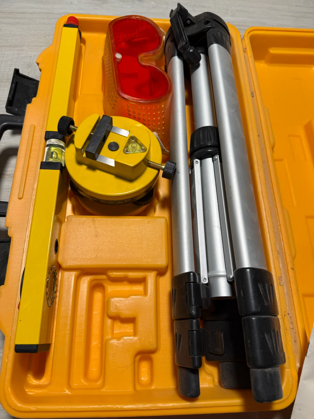 Johnson Level & Tool Laser Level Kit 40-0909