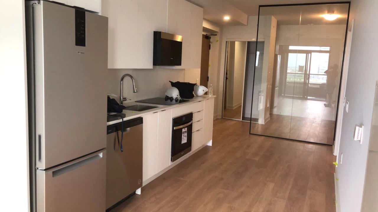 2 bed 2 bath condo - Free parking & Hi-Speed Internet - photo 2