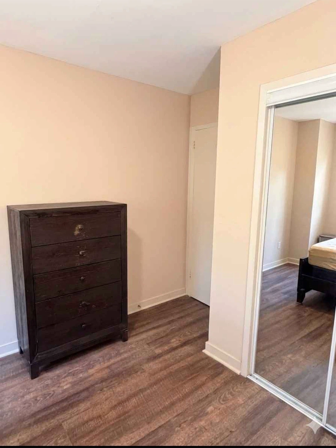 Room for Rent - photo 4