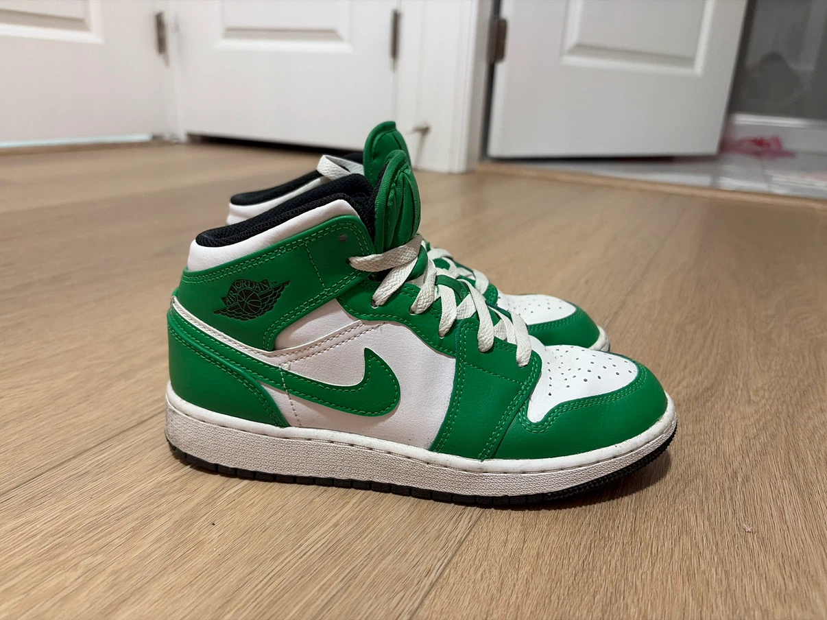 Air Jordan 1 Mid Lucky Green