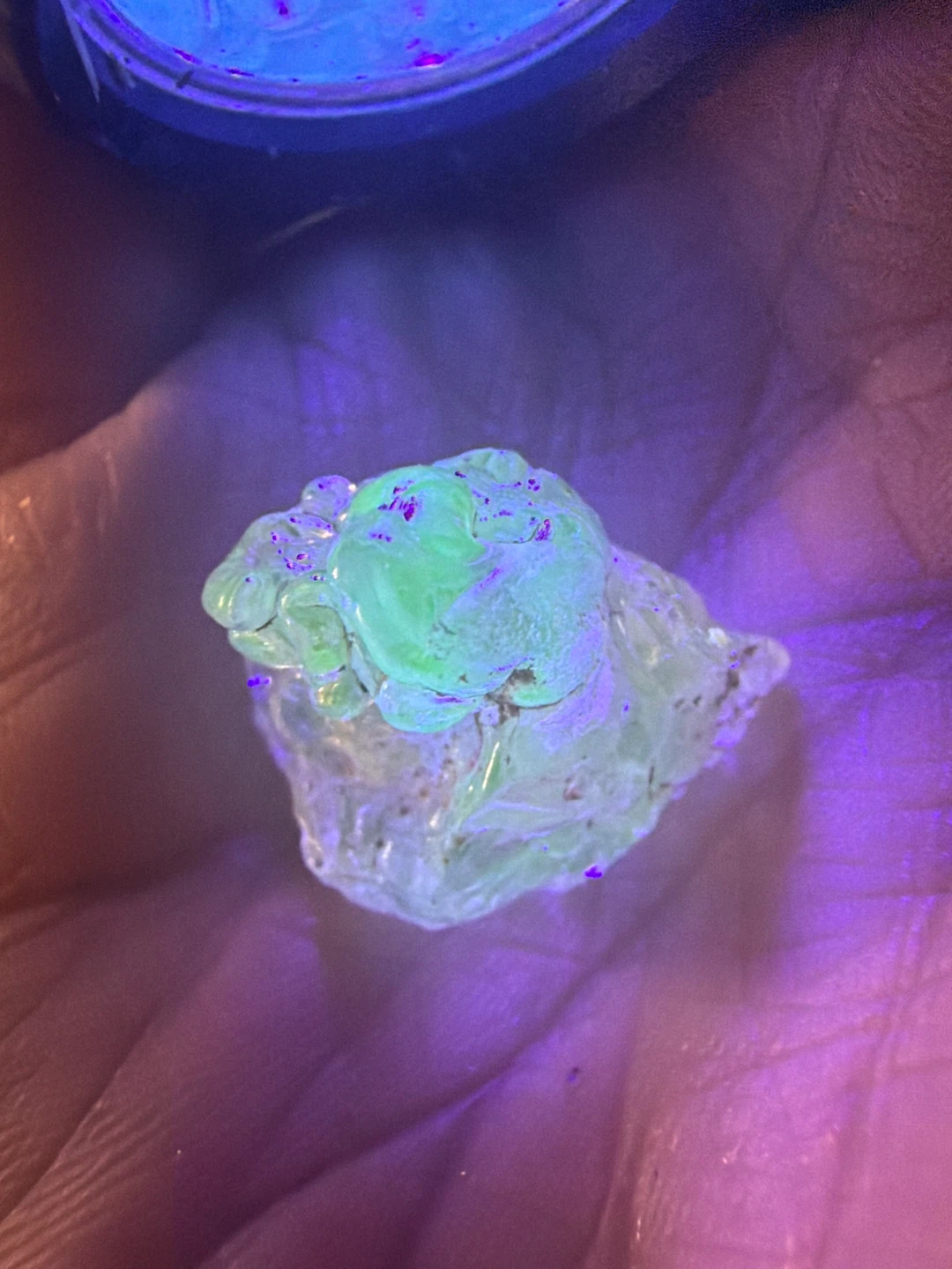 Fluorescent Hyalite Opal Specimen 5g - photo 2