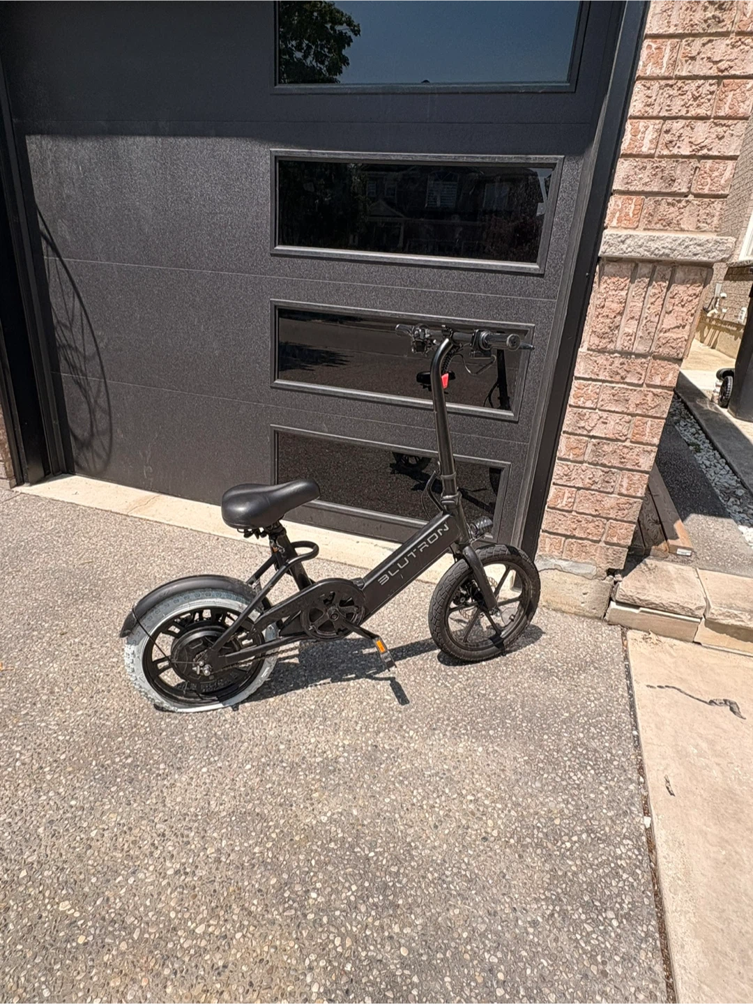 Blutron ebike 32 kmh no problems just needs new back tire - photo 3