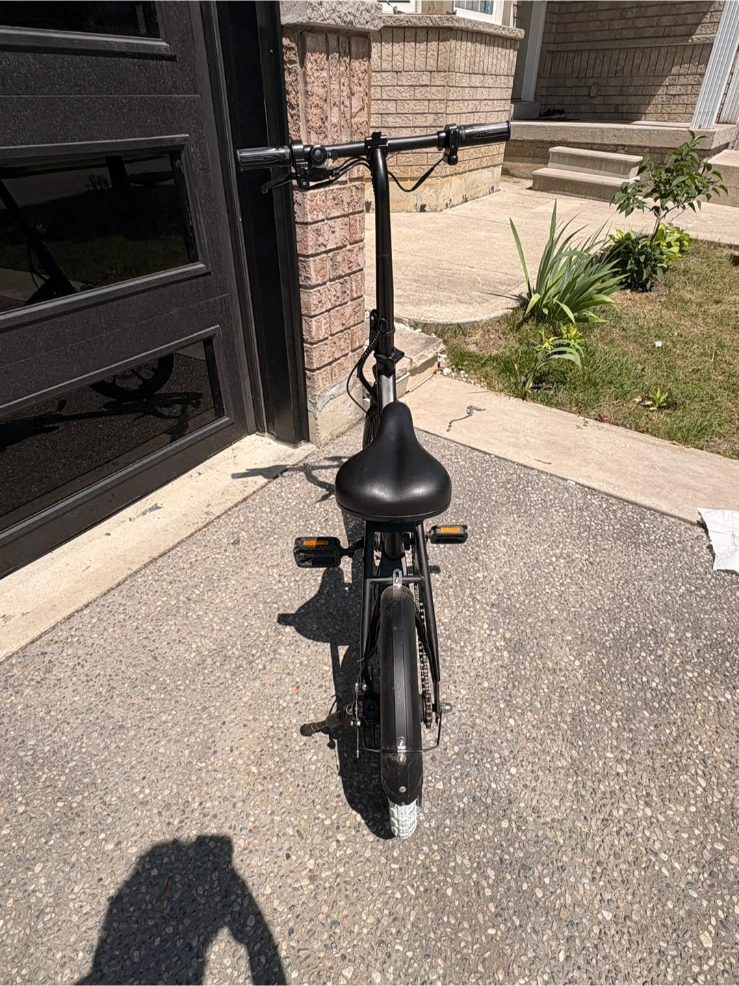 Blutron ebike 32 kmh no problems just needs new back tire - photo 4