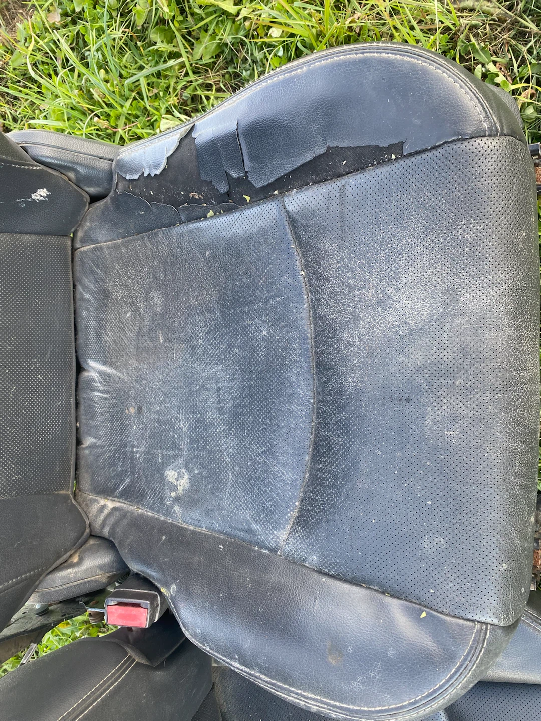 Used seats from a 2010 dodge ram 1500 Laramie - photo 4