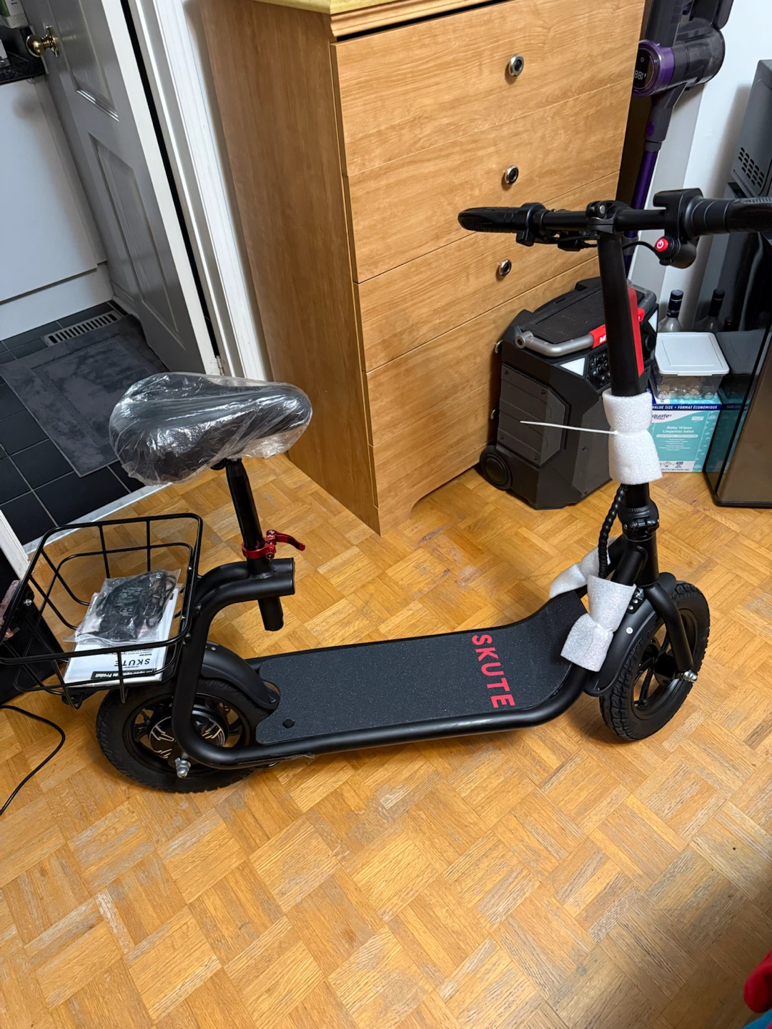 SKUTE Electric Scooter with Seat and Basket