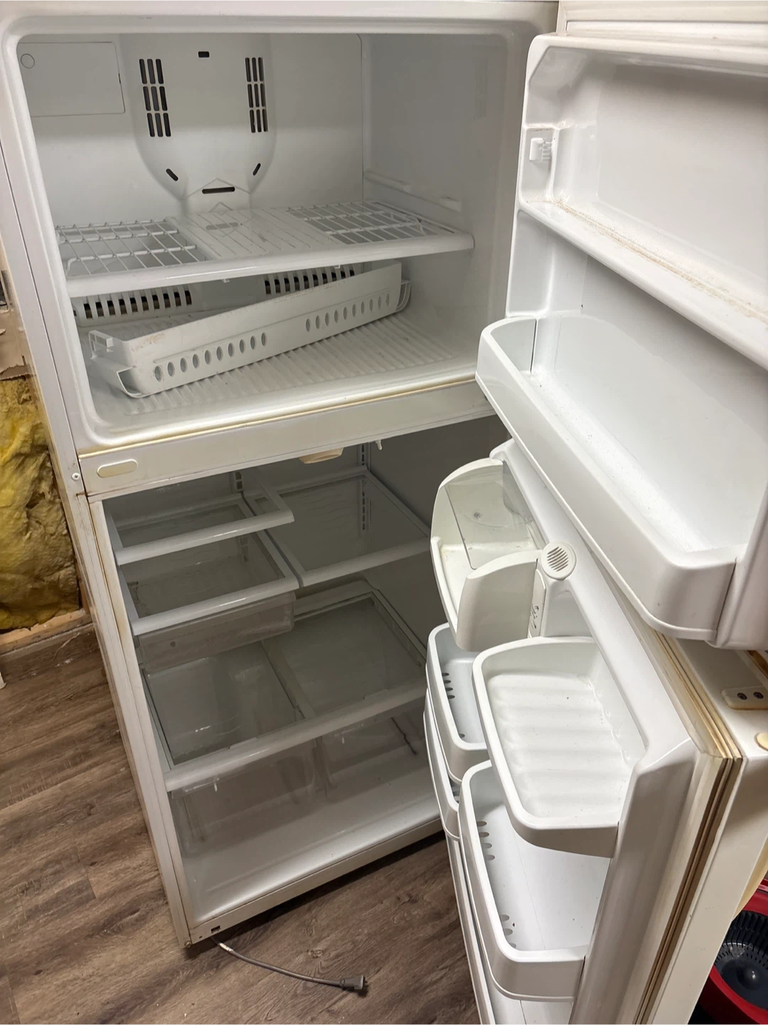 White Kenmore Top-Freezer Refrigerator - photo 2