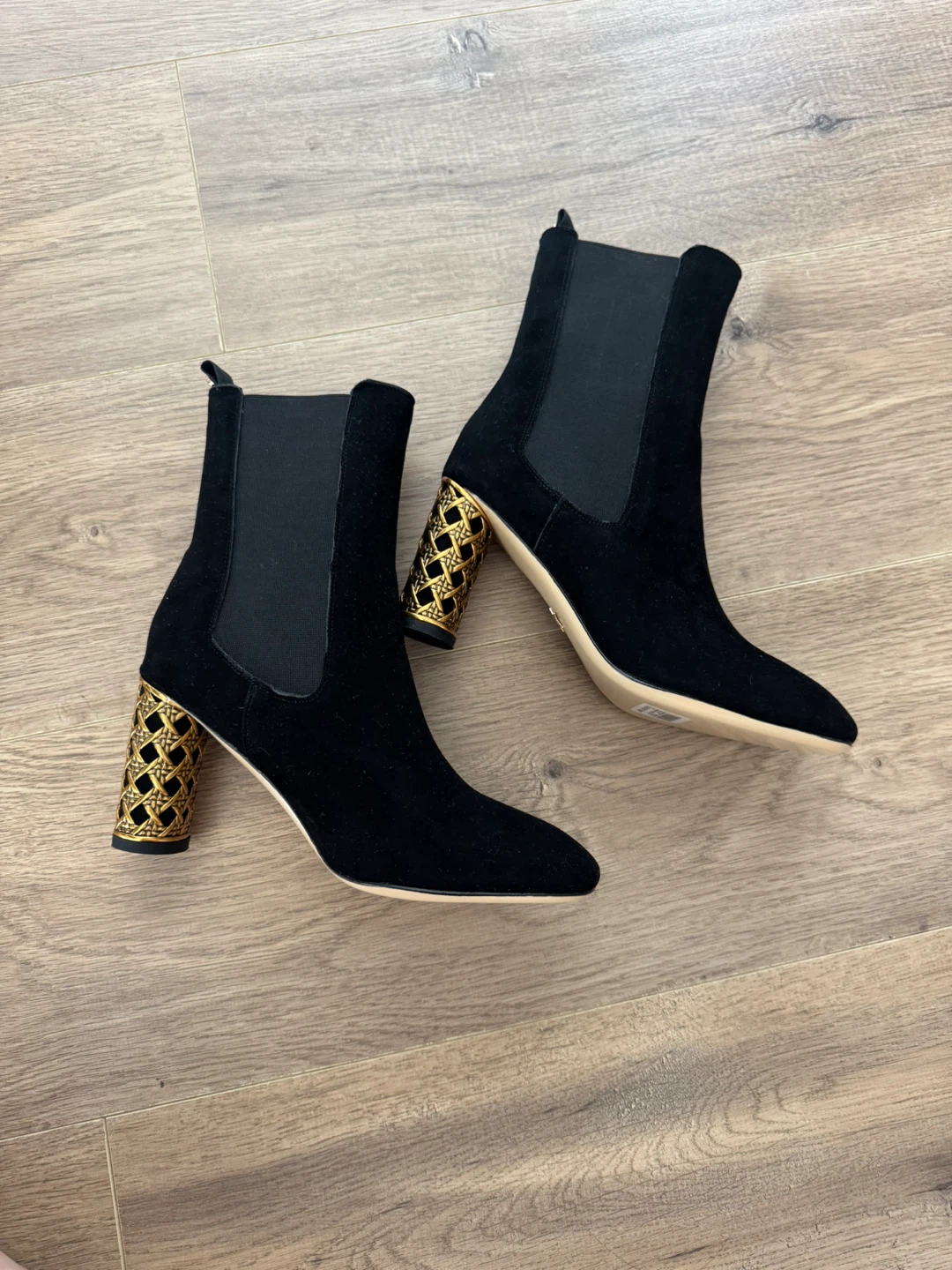New Genuine Suede Chelsea Boots - Size 37 LOGO - photo 4