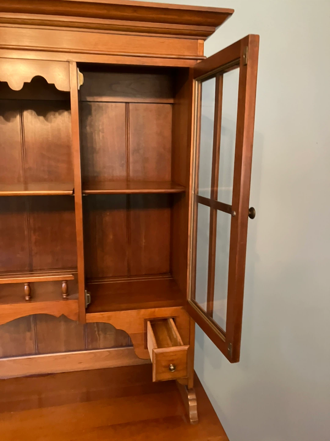 Traditional Wooden Hutch and Buffet Cabinet - photo 2