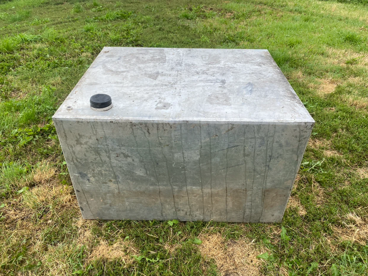 700L liquid holding tank