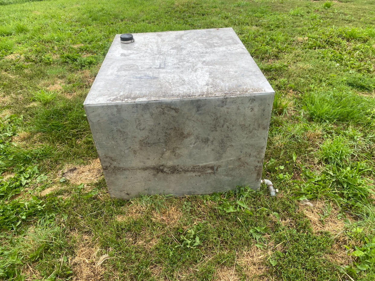 700L liquid holding tank - photo 2