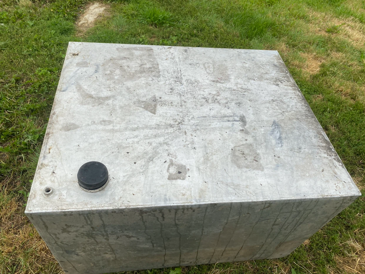 700L liquid holding tank - photo 4