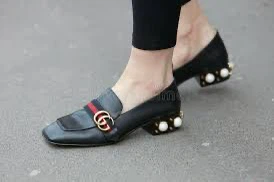 Authentic Gucci Black Leather Pearl Loafers - photo 2