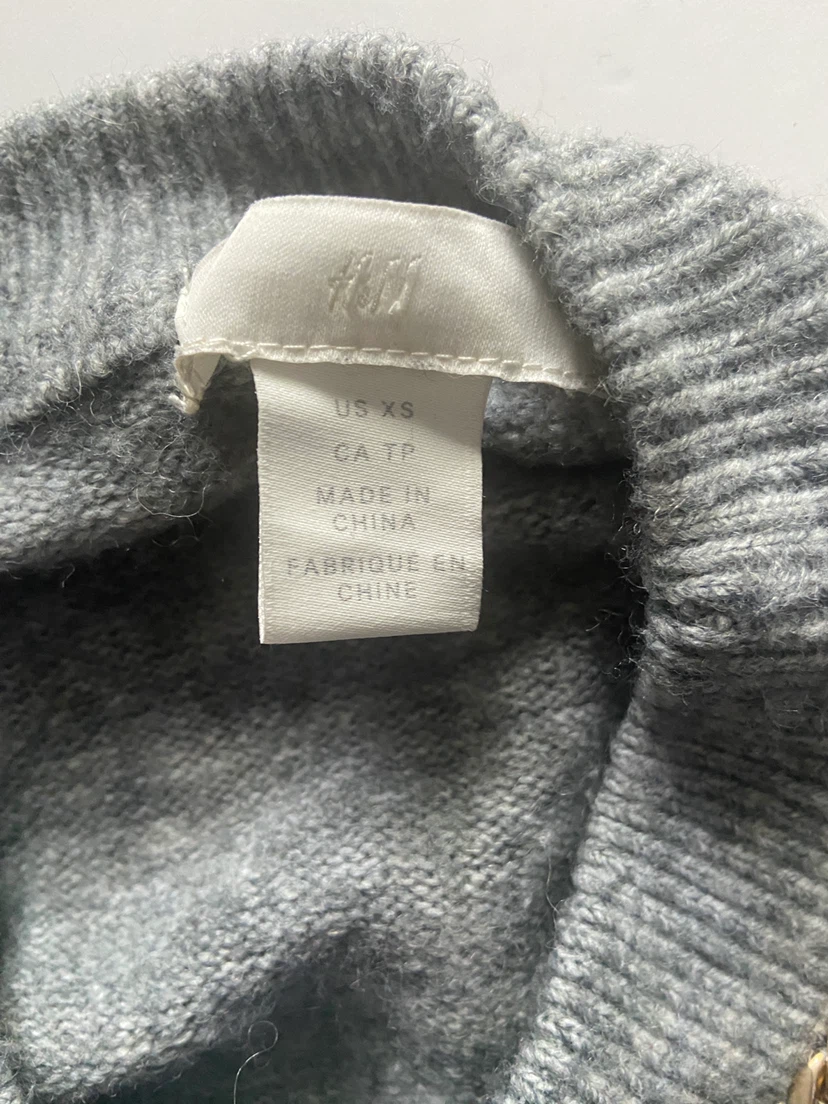 H&M Grey Sweater with Gold Chain  – XS - photo 4