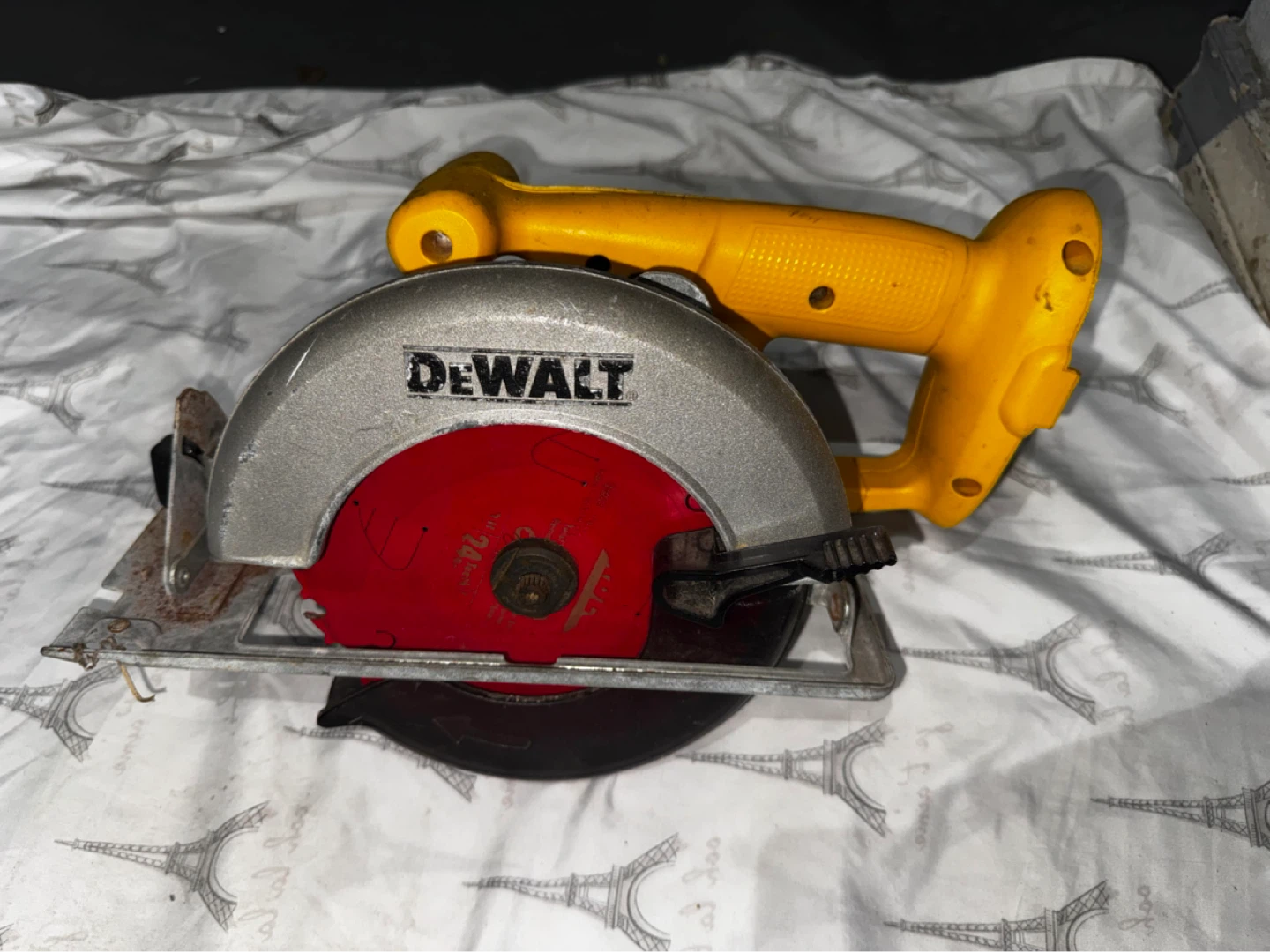 DEWALT 18V 6-1/2" Cordless Circular Saw