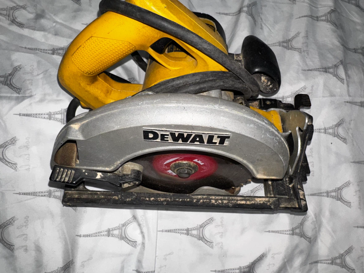 DeWALT 7-1/4" Circular Saw