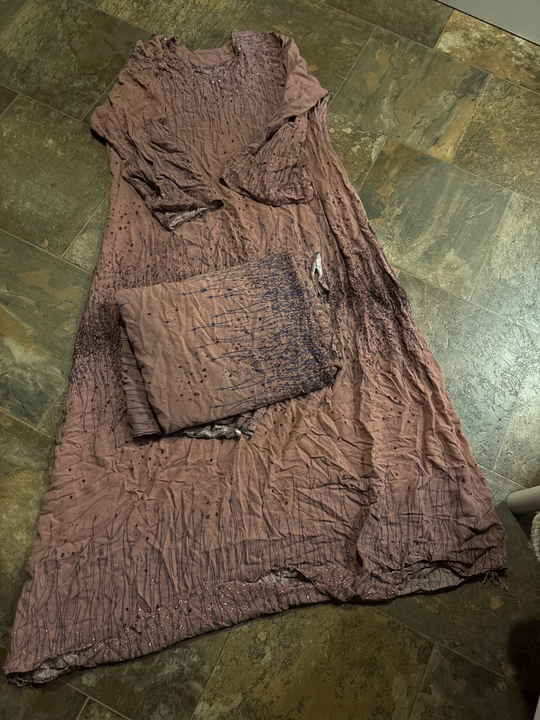 Mauve beaded long-sleeve dress with shawl - photo 2
