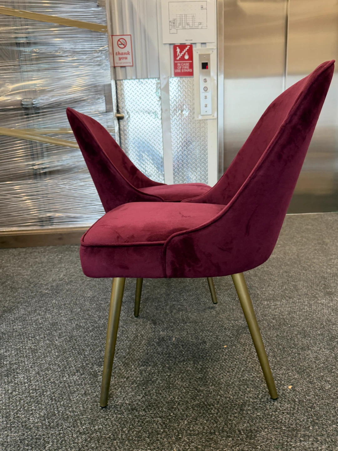 Set of Two fuchsia Velvet Dining Chairs - photo 3