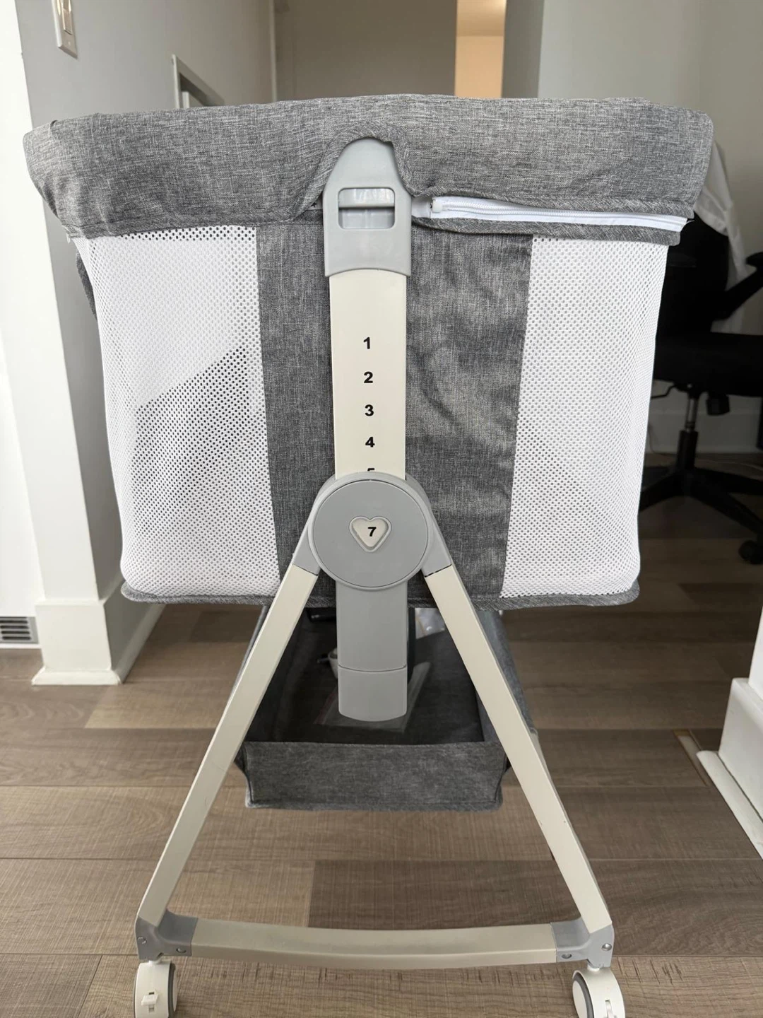 Adjustable Bedside Baby Bassinet Gray - photo 2