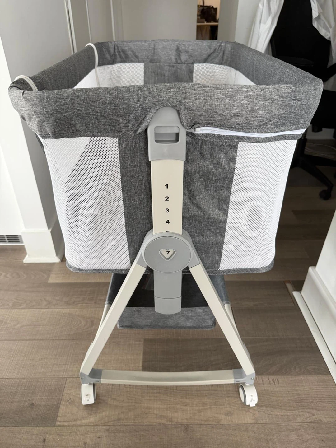 Adjustable Bedside Baby Bassinet Gray - photo 4