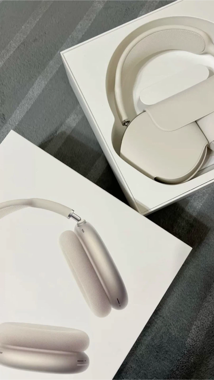 Apple AirPods Max Headphones