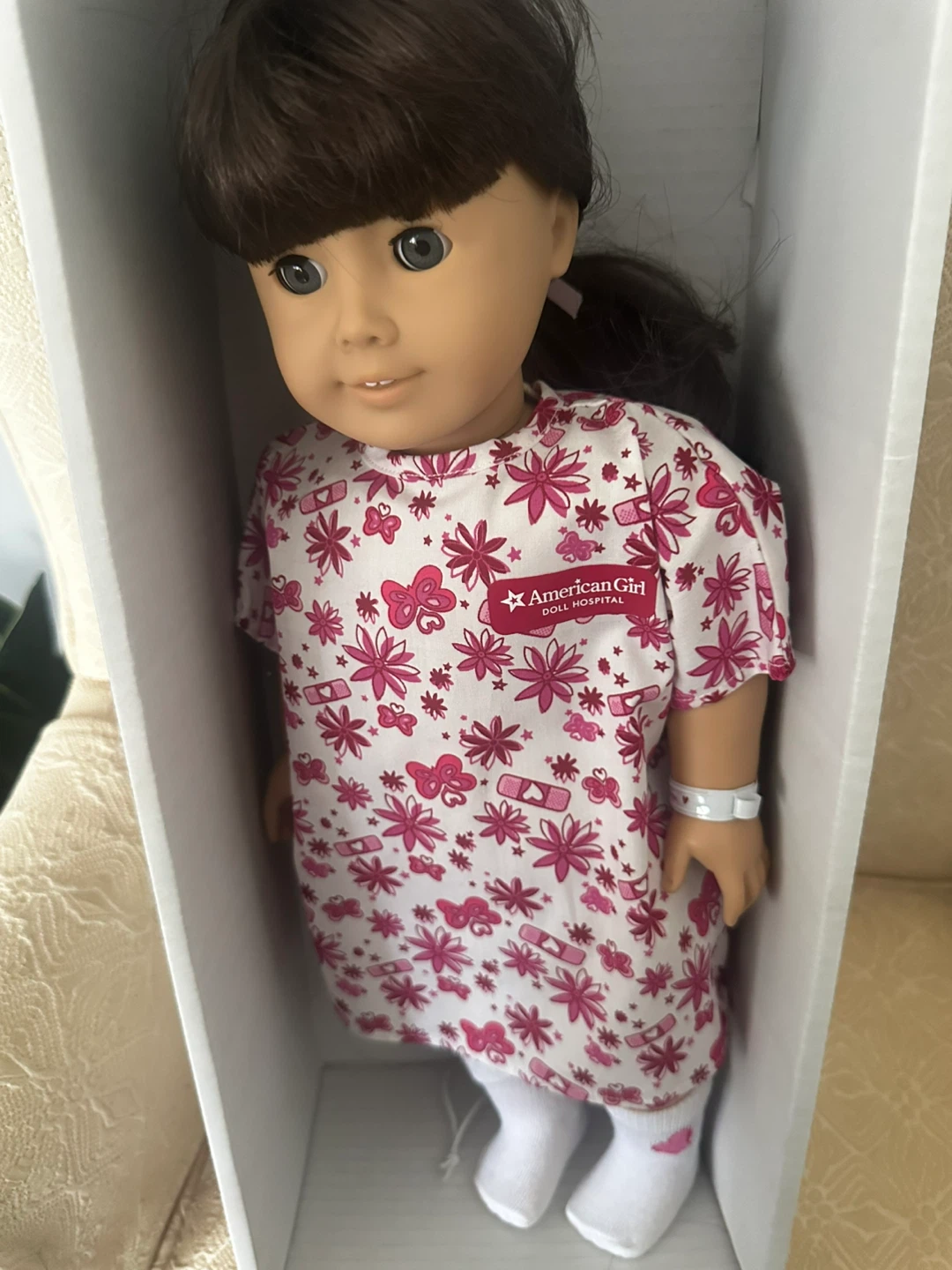 American Girl Pleasant Company Doll in Hospital Gown - photo 2